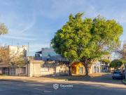 VENTA | PERMUTA Casa 2 dormitorios con patio, y cochera...