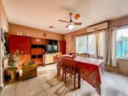 VENTA / PERMUTA Casa 3 dormitorios con jardín Bella... VENTA / PERMUTA Casa 3 dormitorios con jardín Bella...