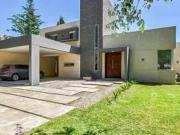 VENTA PERMUTA: Casa 3 dormitorios Country Portal del Sol...