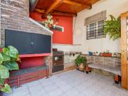 VENTA / PERMUTA Casa 4 dormitorios Cochera y terraza con...