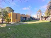 VENTA PERMUTA Casa de 2 dormitorios, quincho y piscina...