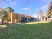 VENTA | PERMUTA Casa de 2 dormitorios, quincho y piscina...