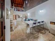 VENTA PERMUTA Casa de 3 dormitorios con cochera y patio...