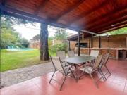 VENTA/PERMUTA Casa de 4 Dormitorios con pileta y jardin,...