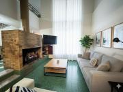 Venta / permuta: casa de cinco dormitorios, dos...