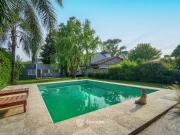 VENTA | PERMUTA Casa de dos dormitorios con pileta,...