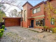 VENTA | PERMUTA Casa de dos dormitorios, galería, jardín...