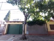 VENTA PERMUTA Casa un dormitorios, patio y cochera....