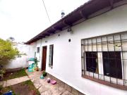 Venta PH 2 ambientes con patio y cochera. Alfar