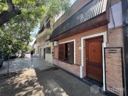 Venta PH al frente en Liniers 3 ambs con patio y gran...