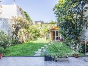 Venta PH de 3 ambientes con patio, jardin al fondo y...