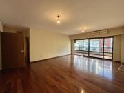 VENTA PISO DE 4 ó 5 AMBIENTES CON DEPENDENCIA Y COCHERA....