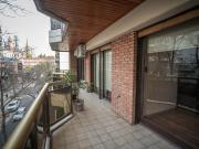 Venta Piso de categoría de 4 ambientes con balcón...