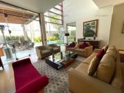 Venta preciosa casa en calle cerrada La Planicie 1ra...