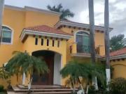 CASA EN VENTA EN RENTA, 4 RECAMARAS, ESTUDIO, ALBERCA,...