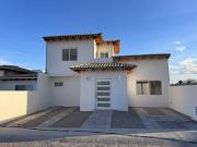 VENTA Resdiencia NUEVA en Tequisquiapan en condominio...