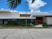 Venta Residencia 4 recamaras en privada dentro de Mérida