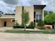 Venta Residencia amueblada con doble terreno en el...