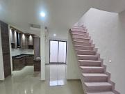 VENTA RESIDENCIA CON TERRAZA Y JARDINES EN LAS PACANDAS...