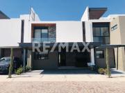 VENTA Residencia dentro de El Nuevo Refugio en privada...