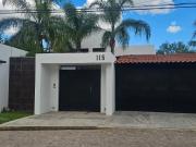 Venta Residencia en Condominio Privado de Una Planta al...