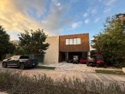 Venta Residencia en privada con amenidades Yucatán...