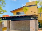 VENTA RESIDENCIA UBICADA DENTRO DEL CAMPO DE GOLF ALTOZANO