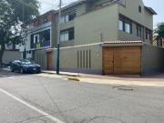 Venta San Isidro, inmueble en esquina, dos propiedades...
