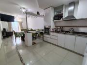 VENTA SEMIPISO 3 AMBIENTES AL FRENTE EN FLORES