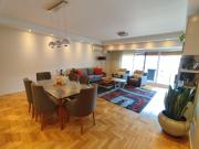 VENTA SEMIPISO DE 4 AMBIENTES CON DEPENDENCIA, COCHERA Y...