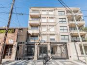 Venta semipiso de categoría 3 ambientes con balcón y...