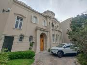 VENTA señorial casa emplazada en un lote ÚNICO de 1195m2