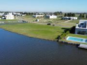 VENTA TERRENO CON BAJADA AL LAGO EN BARRIO PRIVADO