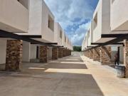 Venta Townhouse de 2 habit con porche en Santa Rita...