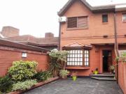 VENTA TRIPLEX,5 AMB JARDÍN, COCHERA. BARRIO MALVINAS,...
