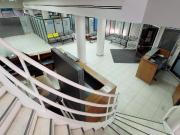 Venta y alquiler de local comercial con oficinas en...