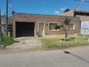 VENTA/PERMUTA Casa 2 Dormitorios Cochera y Jardín...