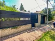 VENTA/PERMUTA Casa 2 Dormitorios con Pileta y Cochera....