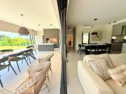 VENTA/PERMUTA. Casa 3 dormitorios y piscina en Barrio...