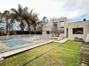 VENTA/PERMUTA Casa 4 dormitorios con Pileta Barrio...