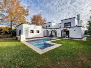 VENTA/PERMUTA – Casa 4 dormitorios en suite Playroom y...