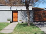 VENTA/PERMUTA Casa de 2 dormitorios con cochera y...