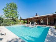 VENTA/PERMUTA Casa de 4 dormitorios. Piscina, jardín y...