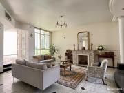 Venta/Permuta Casa de cinco dormitorios, cocheras y...