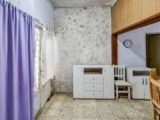 VENTA PERMUTA Casa de pasillo a reciclar con patio y...