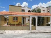 Hermosa casa de 2 plantas, 3 rec. en Montecarlo Norte