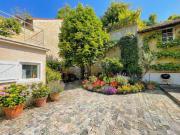 Vente authentique maison en pierre avec cour paysagée et...