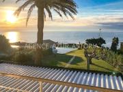 VENTE D'UNE VILLA PIEDS DANS L'EAU AUX ISSAMBRES...