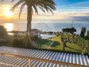 VENTE D'UNE VILLA PIEDS DANS L'EAU AUX ISSAMBRES...