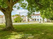 Vente Maison 7 pièces 210 m2 Saintes